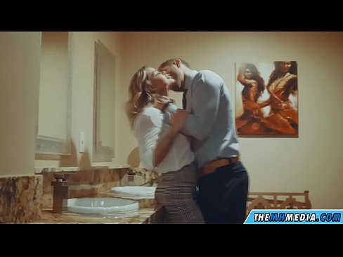 ❤️ Nalika pirang busty seduces anjeun dina restroom umum pelacur dina su.porn-list.ru